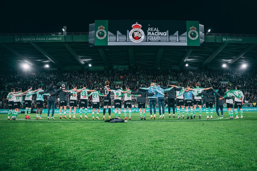 El Racing aprovecha la superioridad numérica y tumba al&nbsp;Zaragoza