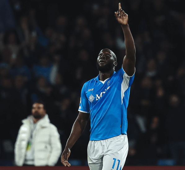 El Napoli cumple y sigue en la pelea por el&nbsp;título