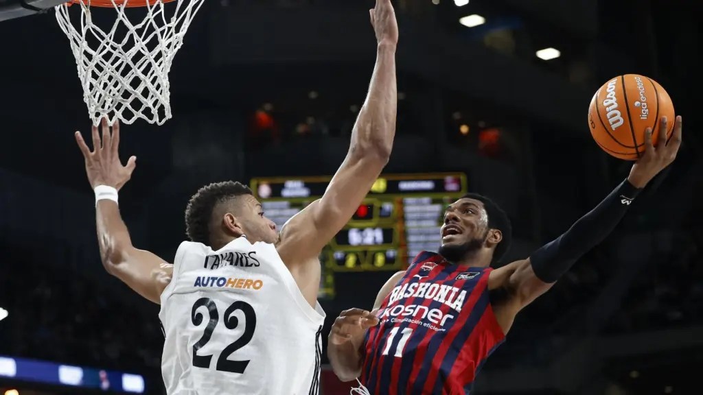 El Madrid confirma su liderato ante&nbsp;Baskonia