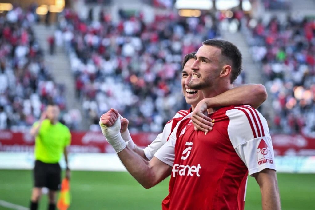 El Real Murcia carbura y hunde al Recreativo de&nbsp;Huelva