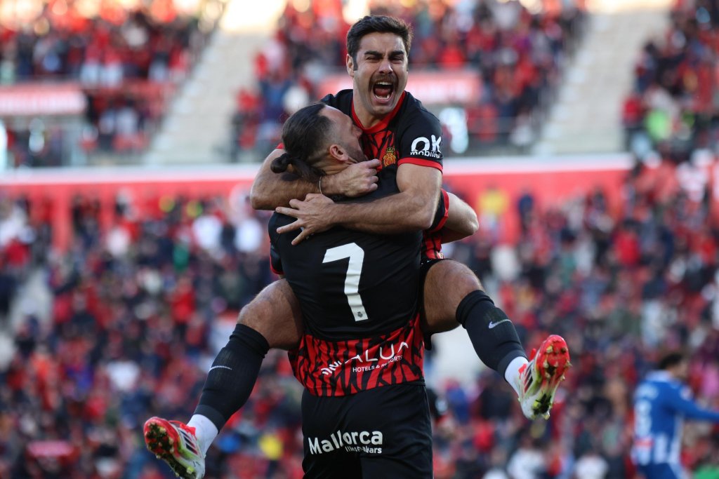 Mallorca 2 x Espanyol 1: El Mallorca sueña cada vez más con Europa, mientras que el Espanyol se acerca al&nbsp;abismo