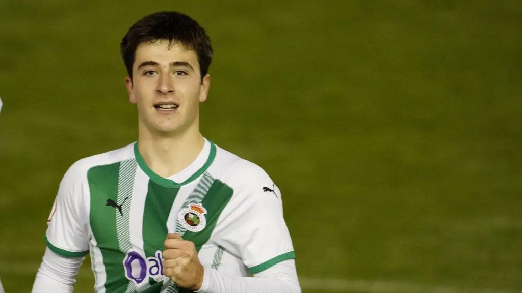 Pablo Torre luciendo la camiseta del Racing de Santander | Fuente: Gol digital