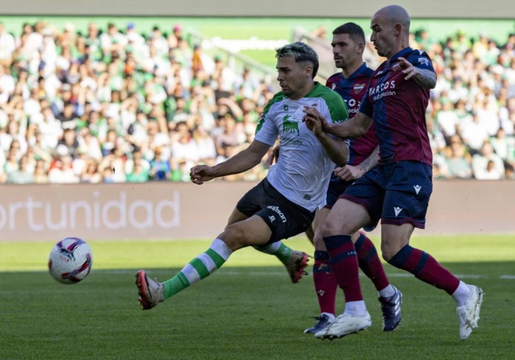 Previa Levante UD – Racing de Santander: duelo de altura en el Ciutat de&nbsp;Valencia