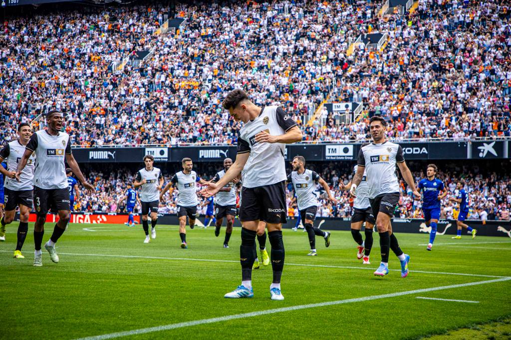 Valencia 3-0 Getafe: Mestalla vibra con un equipo que sueña en&nbsp;grande