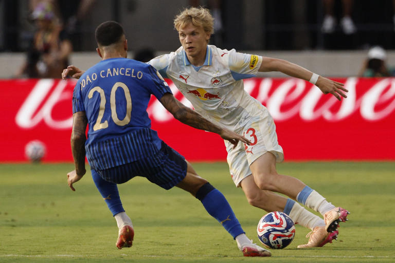 El Salzburgo frena en seco a Al Hilal y lo deja contra las&nbsp;cuerdas