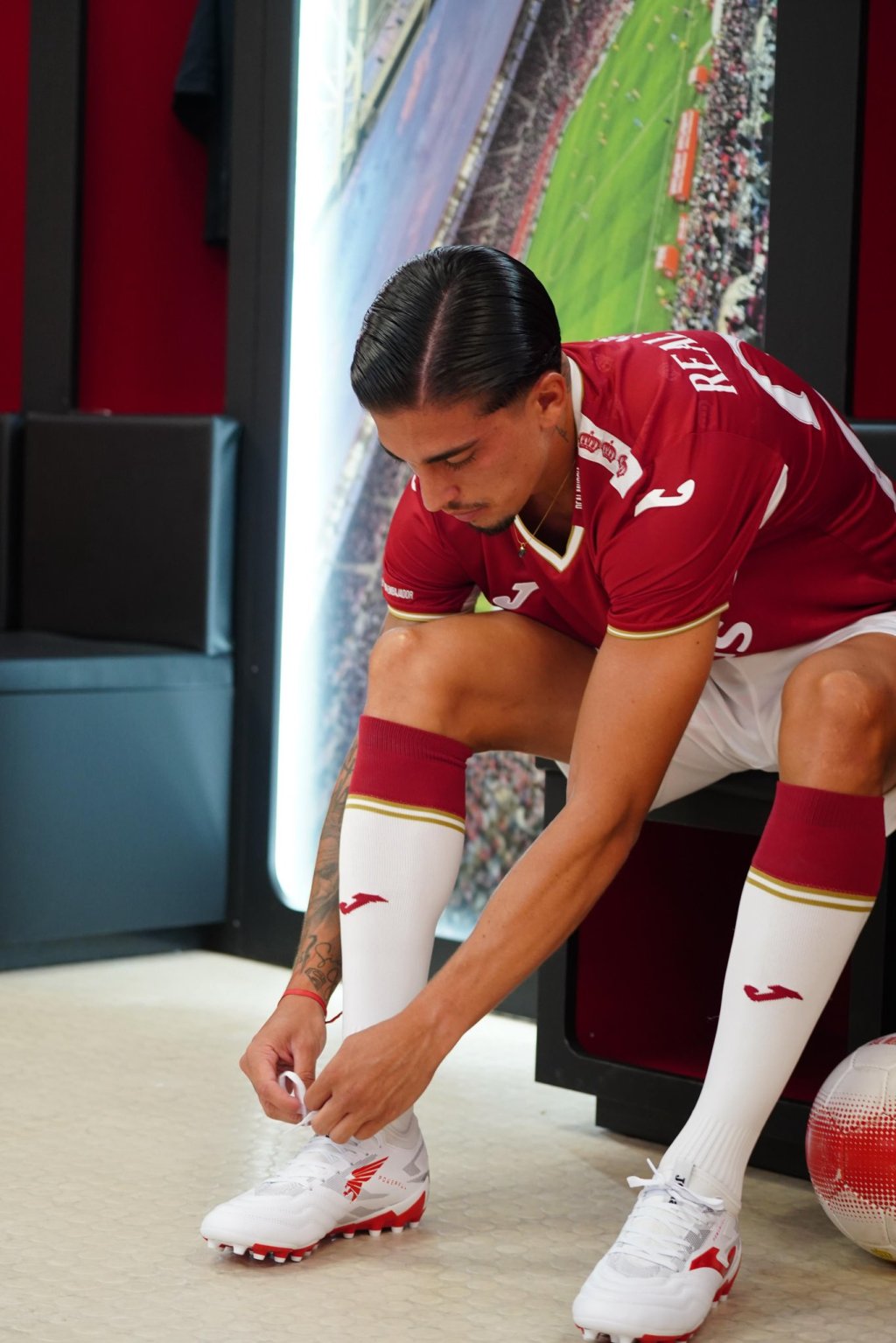 Cristo Romero, presentado oficialmente por el Real&nbsp;Murcia