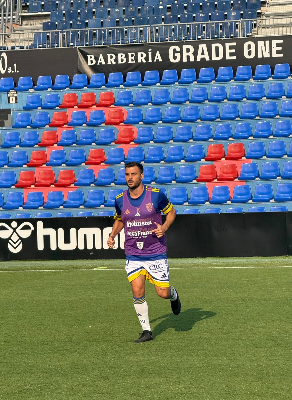 El Orihuela vence por la mínima al Eldense en un partido manchado por la&nbsp;polémica