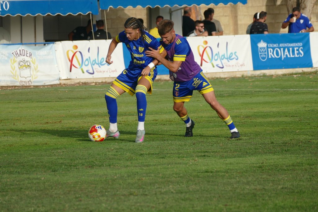 El Orihuela C.F logra la remontada en Rojales y vence en su primer encuentro de&nbsp;pretemporada.