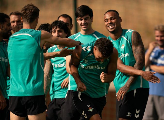 Guía LaDoble C 25/26: Real Betis Balompié: Juventud y viejos conocidos como armas verdiblancas para seguir haciendo&nbsp;historia