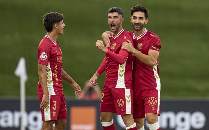 El Tenerife contempla al resto desde la&nbsp;cima
