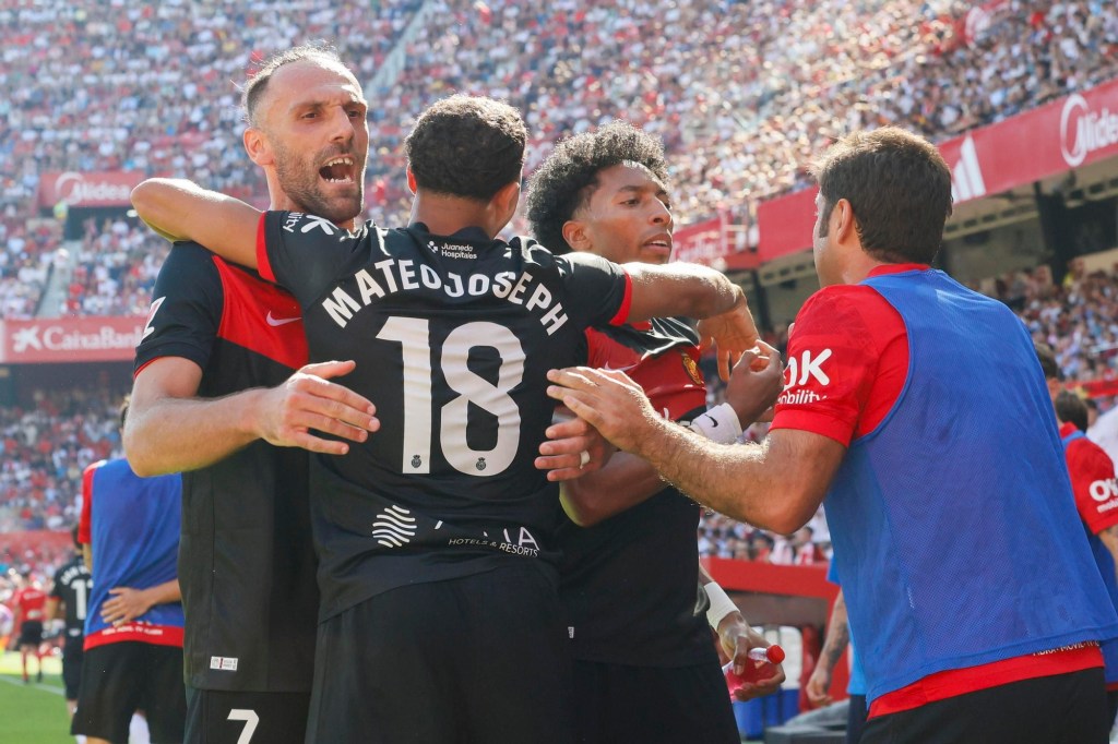 El Mallorca remonta y gana a lo grande en el Pizjuán para salir del&nbsp;descenso
