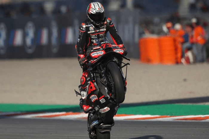 Bezzecchi cierra la temporada por todo lo&nbsp;alto