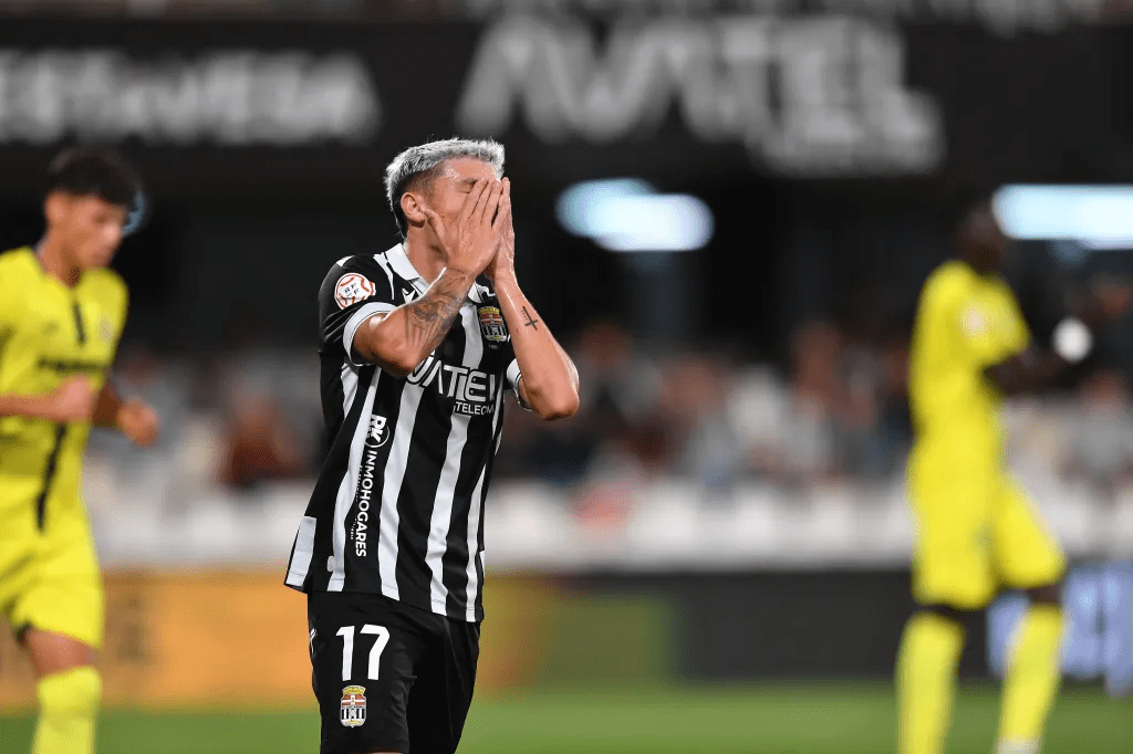 El mini Submarino hunde&nbsp;Cartagonova