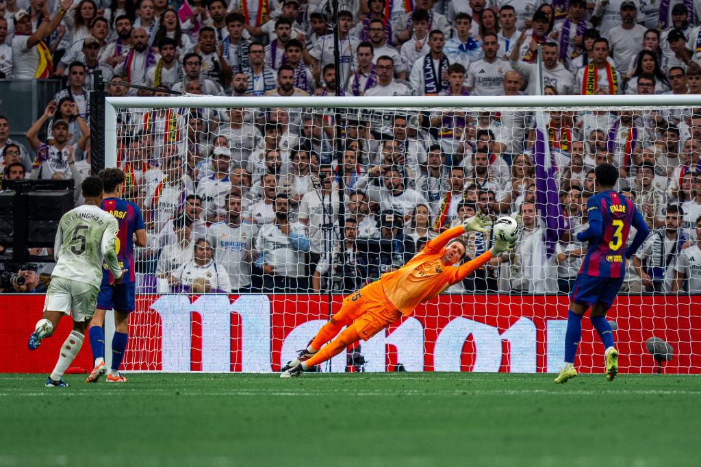 Las notas del Clásico: Szczęsny fue un muro&nbsp;insuficiente