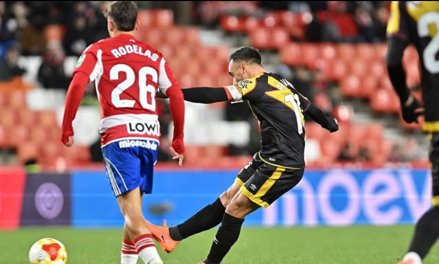 El Rayo asalta Granada en un estadio casi&nbsp;vacío