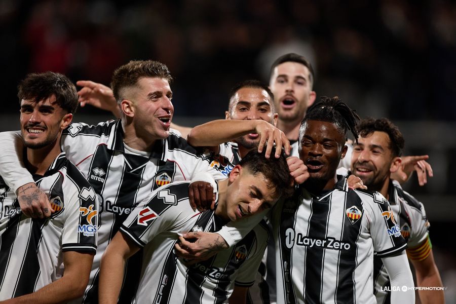 Noche histórica ante el Deportivo: el Castellón vuelve a lo más&nbsp;alto