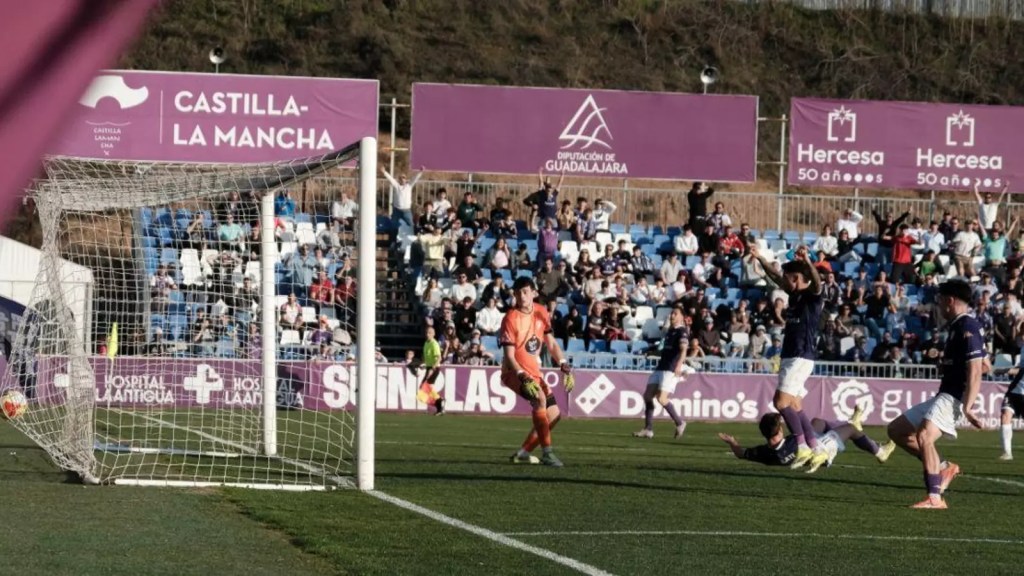 Unax derriba el muro del Ourense CF para acercar al Dépor a la&nbsp;salvación