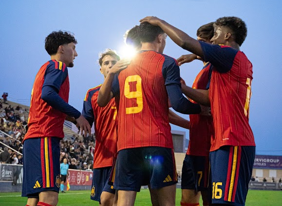 España no levanta el pie del acelerador y se jugará el pase a Gales en la última&nbsp;jornada