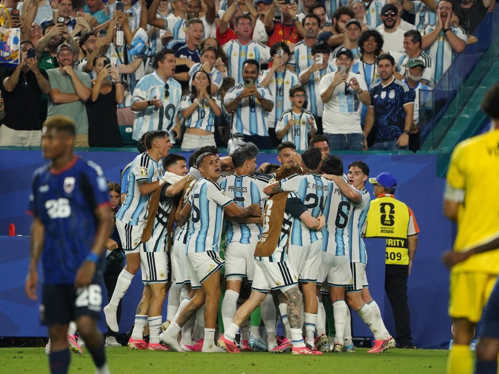 Argentina pasa a base de&nbsp;garra
