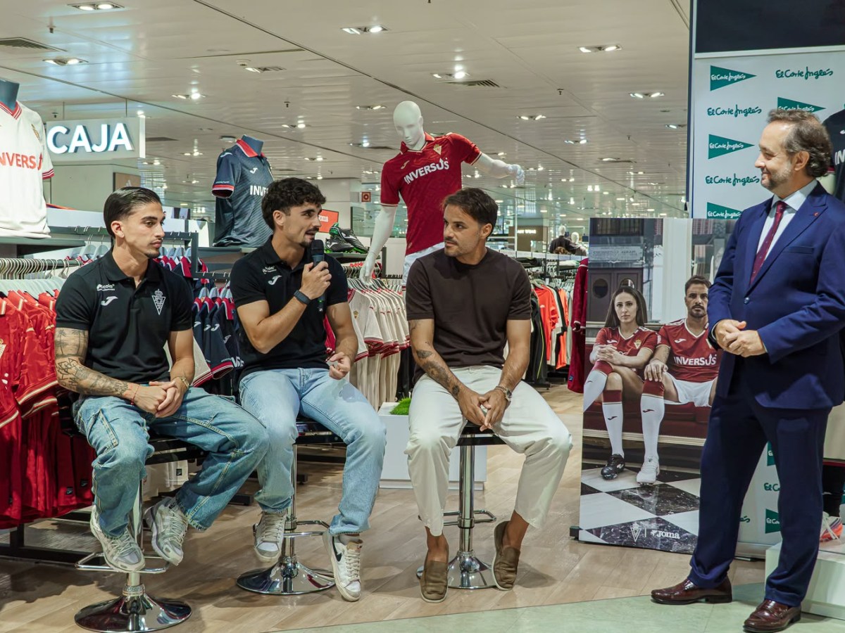 El Real Murcia vuelve al centro de Murcia con su nuevo espacio en El Corte&nbsp;Inglés